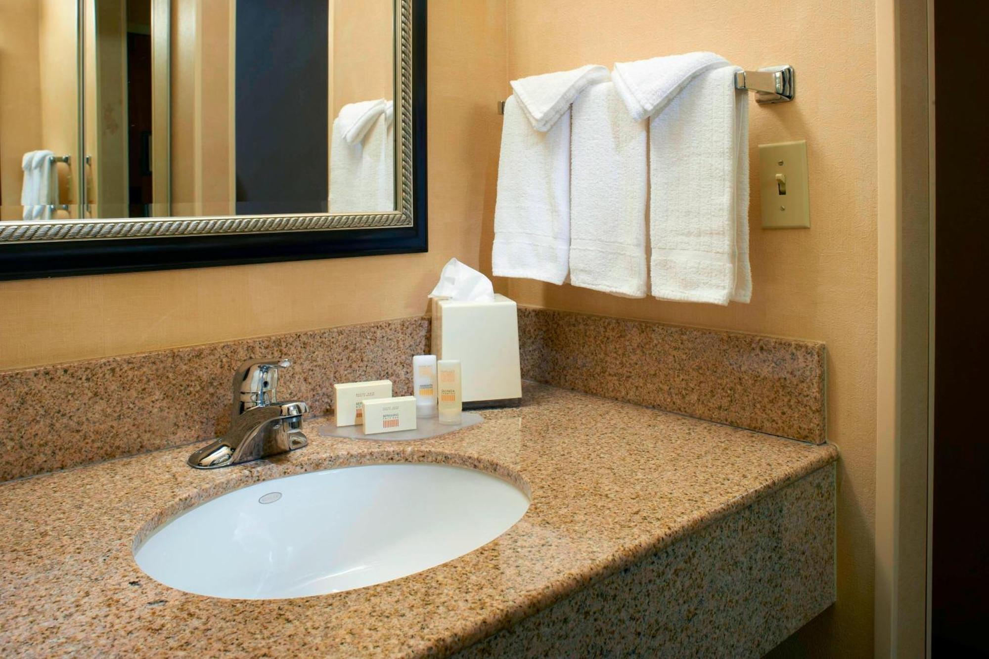 Hotel Courtyard By Marriott Chicago Waukegan / Gurnee Exterior foto